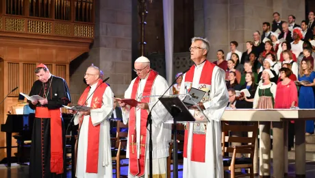 Kurt Cardinal Koch (Pontifical Council for Promoting Christian Unity), Bishop Dr Munib Younan (LWF President), Pope Franics and Rev. Dr Martin Junge, lead the Common Prayer in Lund Cathedral on 31 October 2016. Photo Photo: Church of Sweden/Magnus Aronson 