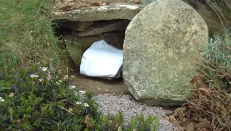 Empty Easter tomb Photo: creative commons image Gill Poole on Flickr