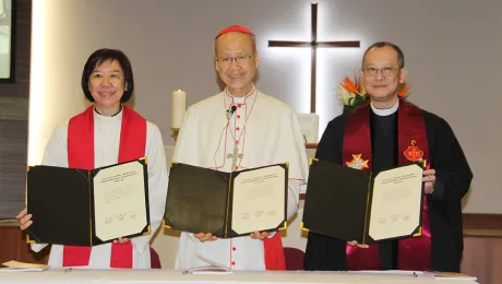 (l. to r.) Lutheran Bishop Jenny Chan, Catholic Cardinal John Tong, Methodist President Rev Tin-yau Yuen present the common Chinese JDDJ translation. Photo: Francis Wong