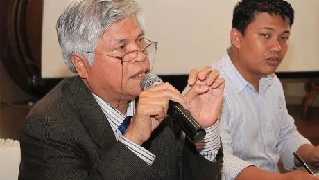 Rev. Nelson Siregar, head of the diakonia department of the Protestant Christian Batak Church in Indonesia addresses the LWF consultation. Â© LWF/Anto Akkara