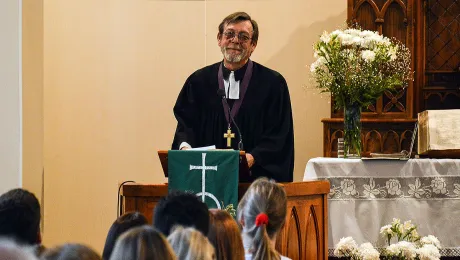 Rev. Carlos A. Duarte preaching at the closing worship of the 2016 synod of IERP. Photo: IERP/Eugenio Albrecht