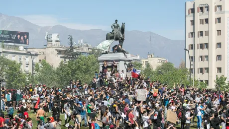 Protests in Santiago, Chile, 21 October 2019. Photo: Carlos Figueroa/Wikimedia Chile (CC-BY-SA)