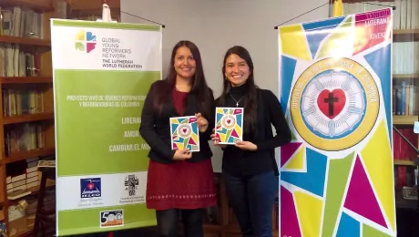 IELCO Young Reformers Marian Coy Contreras and Liria Suarez Preciado present the booklet Identitad Luterana para jovenes to encourage young people to participate in the church.  Photo: IELCO Young Reformers.