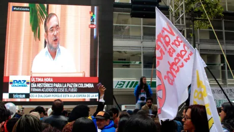 People in Colombia watch the news announcing the peace agreement. Photo: Diego Loaiza