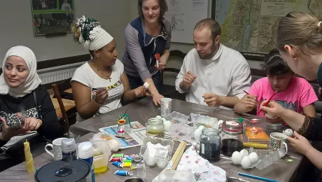 Migrants and Czech citizens share different customs during a workshop run by Czech diaconia. Photo: Diakonie ÄCE 