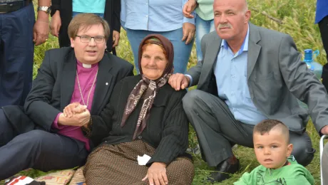 Bishop Dr Tamas Fabiny, Northern Diocese of the Evangelical Lutheran Church in Hungary sits with displaced people in northern Iraq. Photo: ELCH Northern Diocese