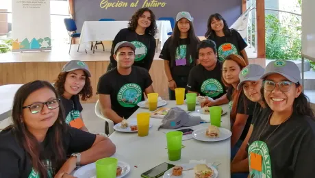 In the Salvadoran Lutheran Church, the Stewards of Creation, play a key role in promoting climate justice and creation care in church and society. Here they enjoy lunch during a workshop. Photo: SLS