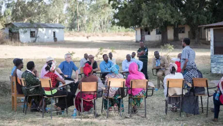 Visiting LWF General Secretary Rev. Dr Martin Junge and his team join EECMY church leaders in a meeting with members of the Hundedo self-help group in Hadiya, on 31 January. All photos: LWF/Albin Hillert