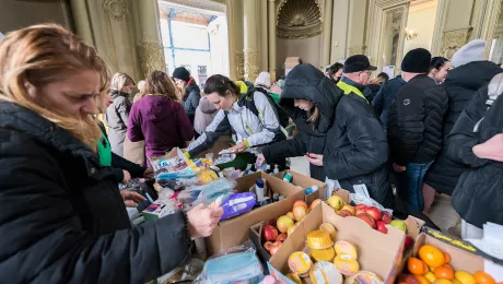 Since the Russian invasion of Ukraine began on 24 February 2022, the Nyugati train station in Budapest has become a central entry point for refugees arriving by train from the Ukrainian border areas in northeast Hungary. At the station, a range of civil society organisations and other volunteers offer support to incoming refugees. Photo: LWF/Albin Hillert