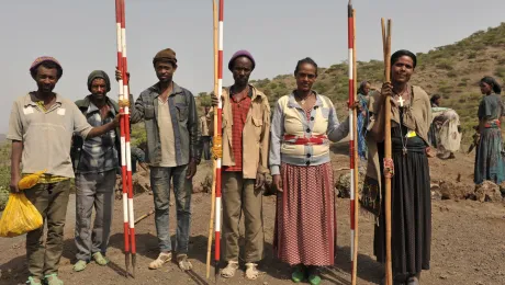 LWF food security project in Shumes hah, Lalibela, Ethiopia. Through a cash for work program funded by the Canadian food grain bank, local farmers build irrigation channels and terraces for food and water conservation. 2017.  Photo: LWF/ C. KÃ¤stner