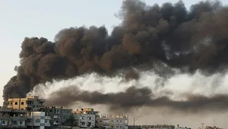 Smoke rises after an air strike in Gaza Strip (archive photo). Photo: Amir Farshad Ebrahimi (CC-SA)