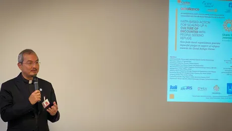  Rev. Dr Sivin Kit, LWF Program Executive for Public Theology and Interreligious Relations speaking at a Global Refugee Forum side event on scaling up a culture of encounter with people seeking refuge, held in Geneva. Photo:: LWF/A. Danielsson