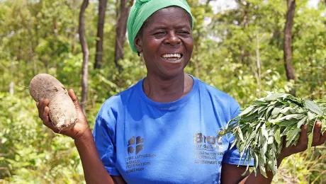 Gloria Belvinda Lumbongo, 51 years, she farms with her husband Daniel Joao Sapengo, 66 years. LWF supports communities in Angola on land rights and against land-grabbing. Angola, November 2017 Photos: LWF/ C. KÃ¤stner