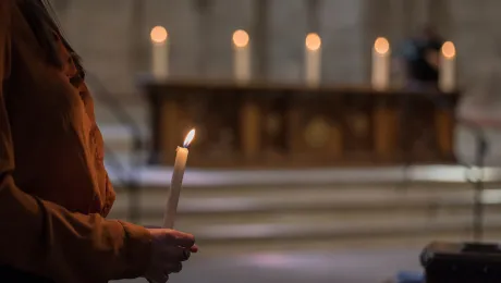 Emma van Dorp lit five symbolic candles on the altar, as the church leaders affirmed the âwish to make more visible our common witness in worship and service, on our journey together towards visible unity.â Photo: LWF/Albin Hillert