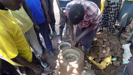 Dozens of people turned out to learn how to make energy-efficient stoves. Photo: LWF Uganda