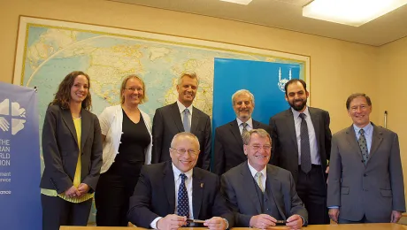 Signing of the MOU by Dr Mohamed Ashmawey, CEO of IRW and DWS Director Eberhard Hitzler (front, from left), witnessed by LWF Assistant General Secretary for Human Rights Affairs Ralston Deffenbaugh, Mehdi ben Mârad, IRW Director of National Programs, UNHCR Deputy High Commissioner Alexander Aleinikoff, LWF General Secretary Rev. Martin Junge, LWF Global program Coordinator Maria Immonen and LWF Program Assistant for Interfaith Cooperation Elizabeth Gano (from right). Photo: LWF/S. Gallay