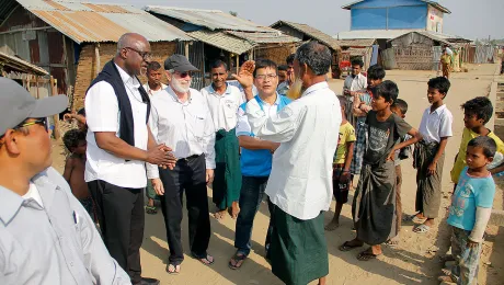 The LWF president discusses with residents of Ohn Taw Gyi (South) camp. Photos: LWF/ I. Htun