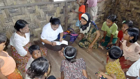 LWF focus group discussion with 11-17 year-olds in a Sittwe IDP camp, Rakhine State. Photo: LWF/Myanmar