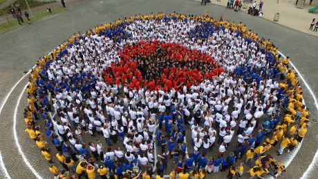 Young people from all over Brazil and beyond massed to form the seal of Martin Luther, known as the Luther Rose. Photo: IECLB