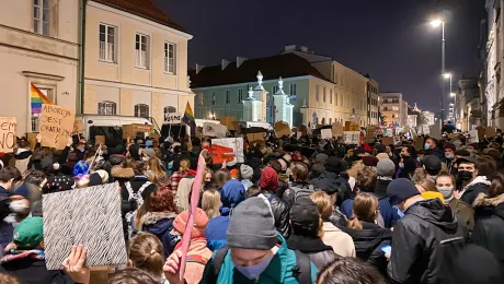 Crowds of demonstrators gathered in Warsaw to protest the Constitutional Court ruling on tightening the countryâs abortion law. Photo: Jakub Zabinski (CC-BY-SA)Â 