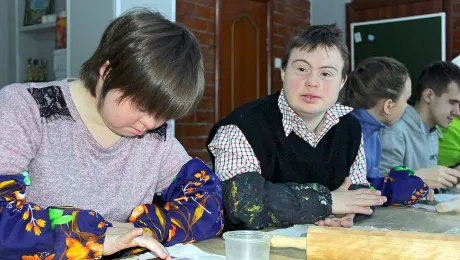 Young people with disabilities receive support and therapy, such as painting lessons, by a small Lutheran congregation in Tolyatti, Russia. Photo: Marcus Mockler, epd -Bild