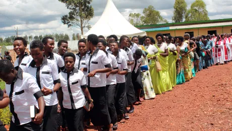 Lutherans in Rwanda sing and dance during celebrations at Kirehe parish to mark the 25th anniversary of the founding of their church. All photos: Neng'ida Johaness-Lairumbe/ELCT 