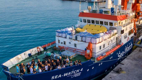 The crew of the Sea-Watch 4 meeting on deck the evening before the ship headed for the central Mediterranean off the Libyan coast. Photo: epd-bild/Thomas Lohnes 