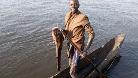 Fisherman Kur Kuany in his boat. Photo: LWF South Sudan