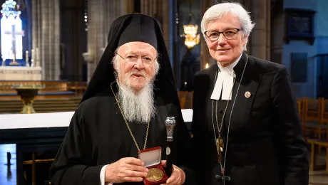 The Ecumenical Patriarch Bartholomeus I, leader of the Eastern Orthodox Christians in the world, was awarded the plaque of St. Eric's by Archbishop Antje JackelÃ©n. Photo: Magnus Aronson /Ikon 