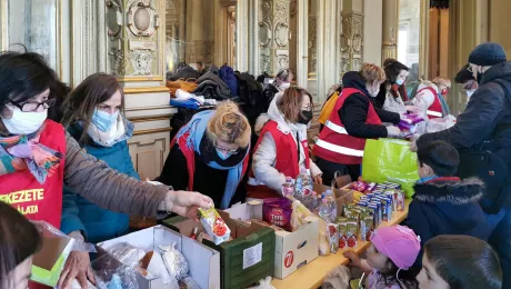 Hungarian volunteers assisting Ukrainian refugees. Photo: Elekes Andor (CC-BY-SA)