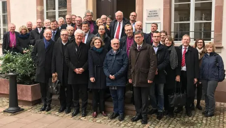 Members of the VELKD Bishops' Conference, ecumenical guests and staff of the Institute for Ecumenical Research in Strasbourg. Photo: VELKD