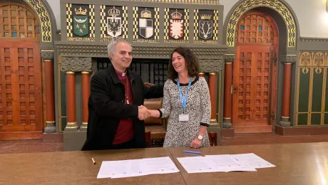 Bishop Ibrahim Azar of ELCJHL and LWF Country representative Sieglinde Weinbrenner shake hands after signing the MOU. Photo: LWF Jerusalem