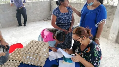 With the prolonged economic impact of the COVID-19 pandemic, the Honduran Lutheran church continues to provide low-income families with food items and support for small businesses. Photo: ICLH