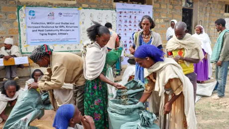 Distribution of grain to displaced people in Maichew, Southern Tigray. Because of the conflict, farmers have not been able to plant and harvest. Photo: LWF