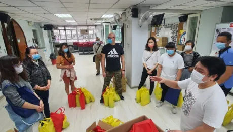 Volunteers at the Eternal Life Lutheran Church in Hong Kong prepare supplies to distribute to local people in need. Photo: LWF