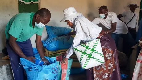 Malagasy Lutheran Church volunteers distribute food in Toliary synod, in the country's drought-hit southern region. The Evangelical Church of the Augsburg Confession in the Slovak Republic provided funding for the project. Photo: MLC