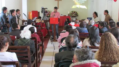 Participaron unas 70 personas en el culto que marcó el aniversario de la comunidad. Hubo invitados y testimonios de los y las protagonistas de diferentes momentos históricos de la Iglesia. Foto: Jorge Diaz