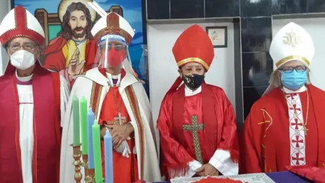 De derecha a izquierda: Revda Martha Romero, Obispa Auxiliar; Revda Virgen Laborde, Obispa Presidente; Rev. Ismael Laborde, Obispo Coadjuntor y Rev. Ulises Agüero (Obispo de la Iglesia Episcopal de Cuba). Foto: IEU-SL