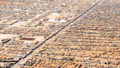 El campamento de Za'atri en Jordania alberga unas 80 mil personas refugiadas. La FLM exige una respuesta rápida, adecuada e inclusiva que proteja los derechos humanos de todos y garantice que se satisfagan las necesidades de las personas más vulnerables. Foto: Dominio público / Wikipedia.