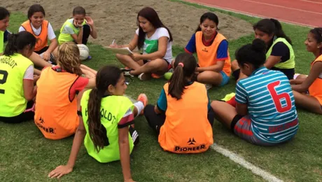 La “Copa Femenina 2017” surgió a partir de la necesidad de construir más espacios para el desarrollo deportivo, recreativo y artístico de las niñas y mujeres jóvenes que forman parte de las comunidades. Foto: ILCO