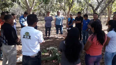 Unas veinte personas participaron del segundo seminario de formación bíblico teológico con un interesante equilibrio entre hombres y mujeres, personas mayores y jóvenes. Foto: ILUGUA