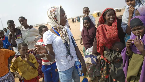 LWF worker Leah Odongo speaks with women in Dadaab refugee camp. Photo: LWF/Jonathan Ernst