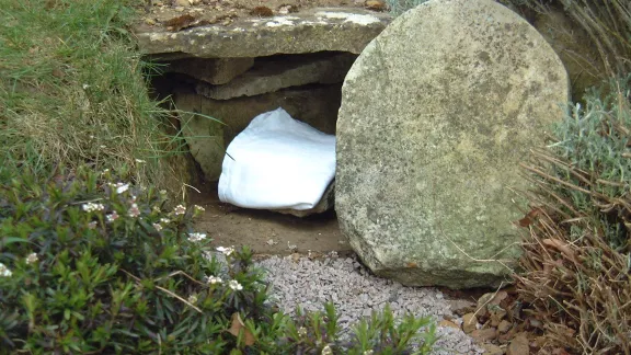 Empty Easter tomb Photo: creative commons image Gill Poole on Flickr