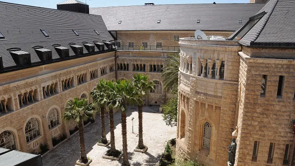 Innenhof des Auguste Viktoria-Krankenhauses. Foto: LWB/AWD-Jerusalem/M. Brown