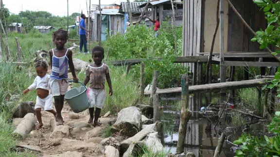 Fetching water is a regular task for these children whose families live in basic shelters in the department of ChocÃ³, Colombia. Â© Edwin Mendivelso