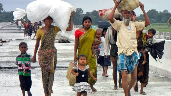 DorfbewohnerInnen suchen infolge der ethnischen Gewalt im Bezirk Chirang (Assam, Indien) Zuflucht in Lagern. © Reuters, mit Genehmigung von <a href="http://www.trust.org/alertnet">Trust.org - AlertNet</a>