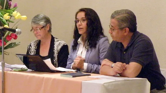 Pfarrerin Gloria Rojas, Pfarrerin Patricia Cuyatti und Bischhof Eduardo Martínez. Foto: Adriana Castañeda