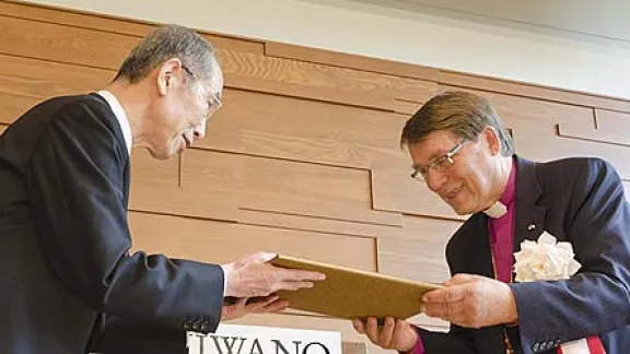 Bishop Emeritus Dr Gunnar StÃ¥lsett (right) receives the 30th Niwano Peace Prize from Rev. Nichiko Niwano, Honorary President of the Niwano Peace Foundation, in Tokyo, Japan. Â© Niwano Peace Foundation