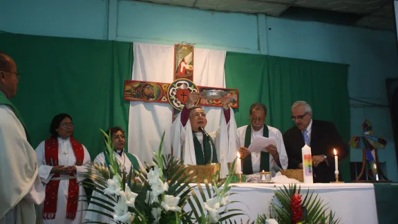 Bishop Dr Munib A. Younan celebrates the Eucharist at La ResurrecciÃ³n Lutheran Church in San Salvador together with (l/r) ILS ministers Rev. Guadalupe Cortez, Rev. Cecilia Alfaro and Rev. Eliseo Rodriguez. Â© ILS/Rafael Menjivar Saavedra