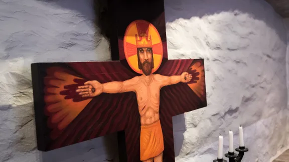 A contemporary crucifix on the altar of the chapel in the Estonian churchâs Institute of Theology in Tallinn. All Photos: LWF/A. Hillert